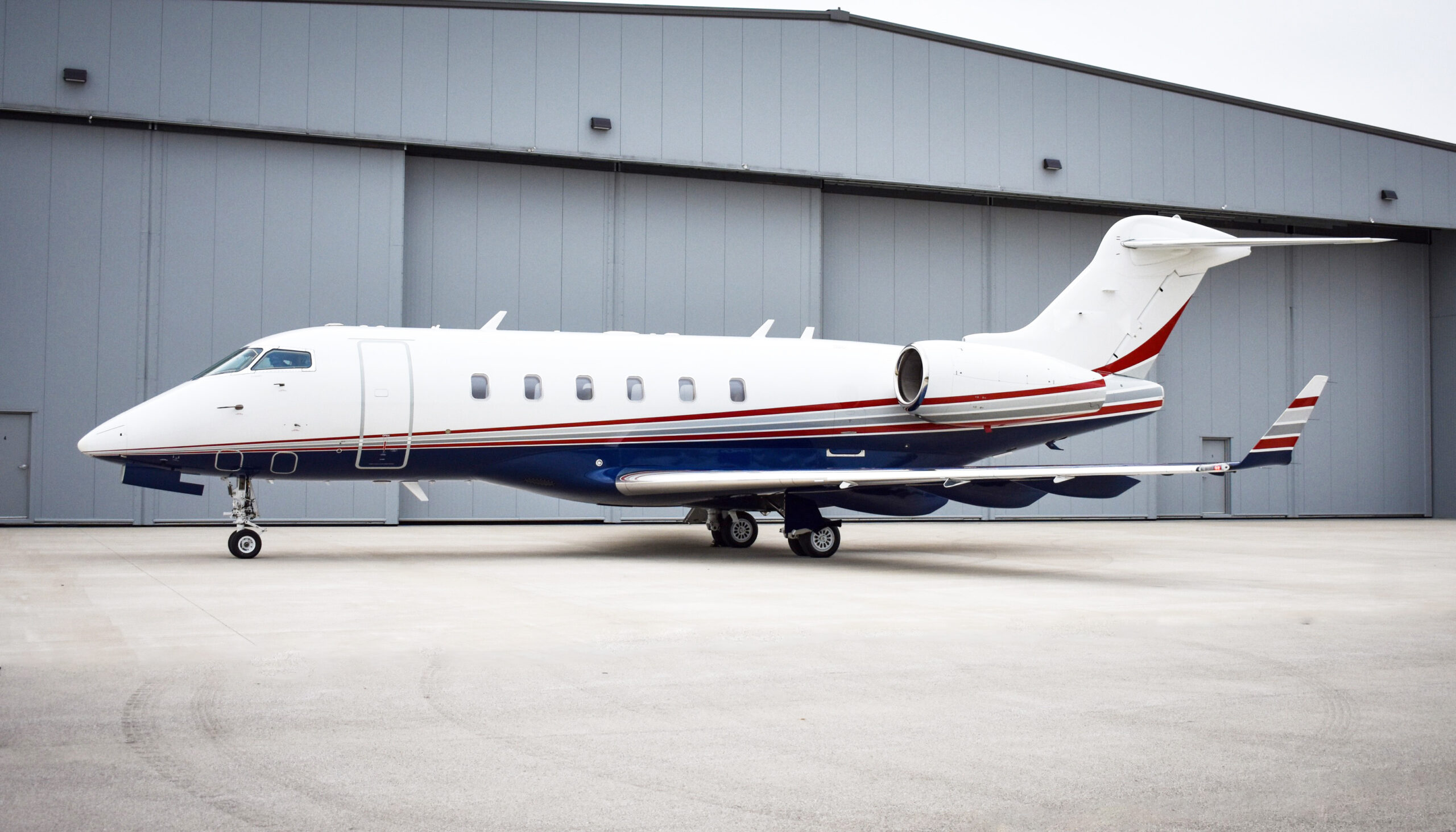 Challenger 300
